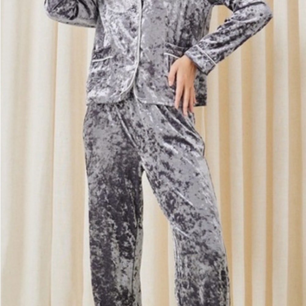Velvet Pajama Set in Silver Gray